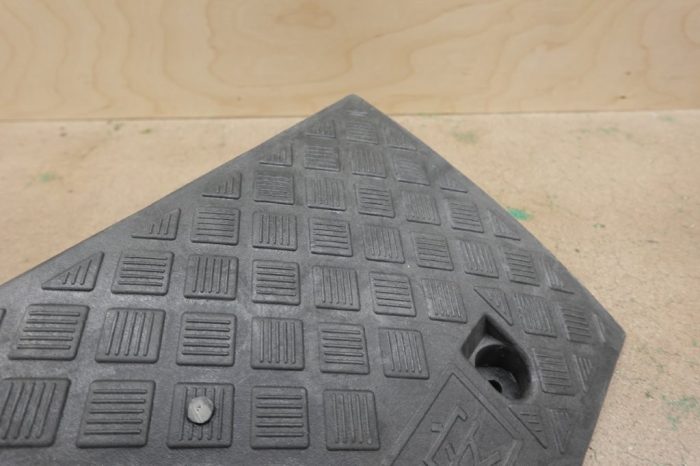 ICERUN Anti‑Slip Wheelchair Threshold Ramp (50×27×13 cm) - Image 5