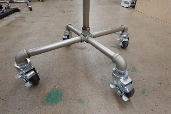 T Style Adjustable Height Industrial Heavy Duty Rolling Clothing Rack - Image 3