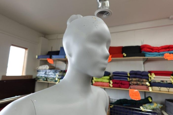 Active Sitting Pose Female Full Body Mannequin in Gray - Image 4