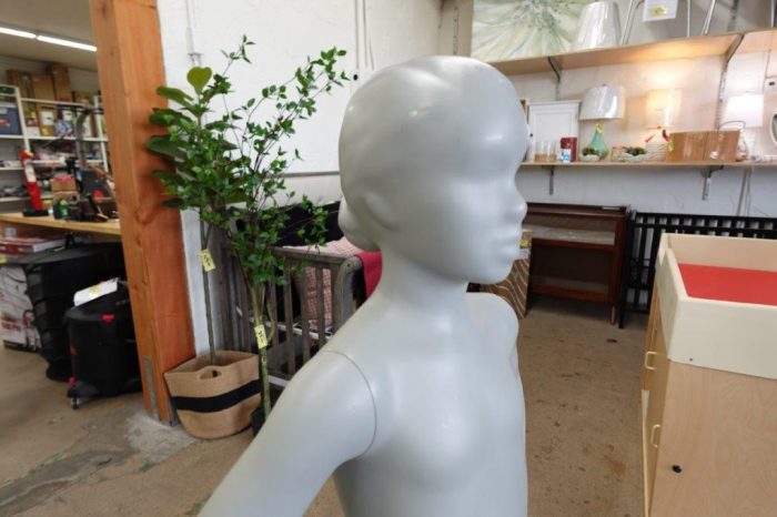 Hands on Hips Young Adult Full Body Mannequin in Gray for Retail Display - Image 4