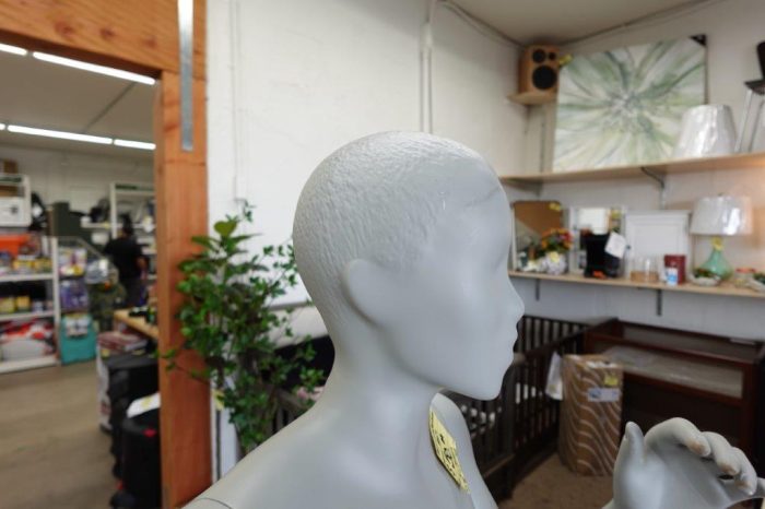 Running Pose Female Full Body Mannequin in Gray - Image 4