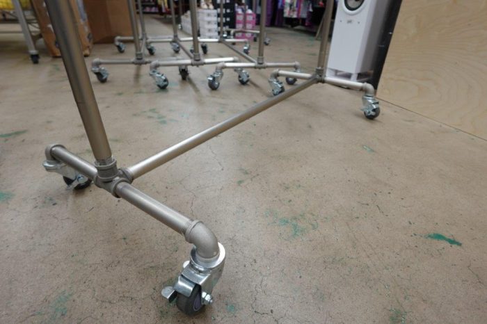 Adjustable Height Industrial Heavy Duty Rolling Clothing Rack Store Display - Image 4
