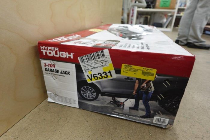 Hyper Tough 3-Ton Garage Jack with Dual Pumps – Black - Image 5