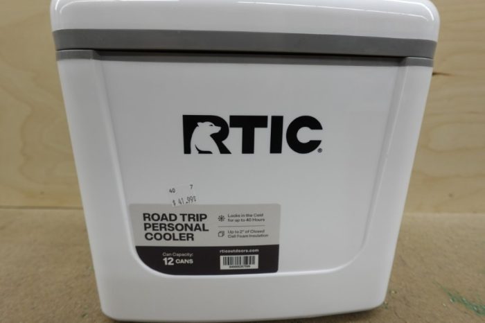 RTIC Road Trip 8 Qt Personal Cooler - White/Grey - Image 4