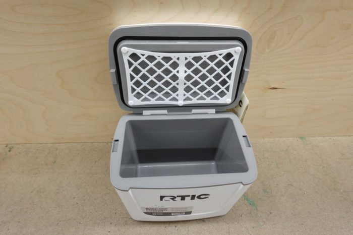 RTIC Road Trip 8 Qt Personal Cooler - White/Grey - Image 6
