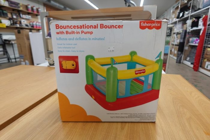 Fisher-Price Indoor Bouncer with Built-In Pump - Image 2