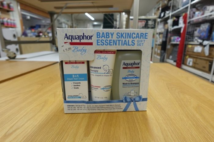 Aquaphor Baby Skincare Essentials 3-Piece Gift Set - 27.4 oz - Image 3