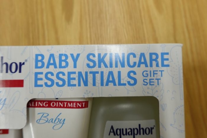 Aquaphor Baby Skincare Essentials 3-Piece Gift Set - 27.4 oz - Image 4