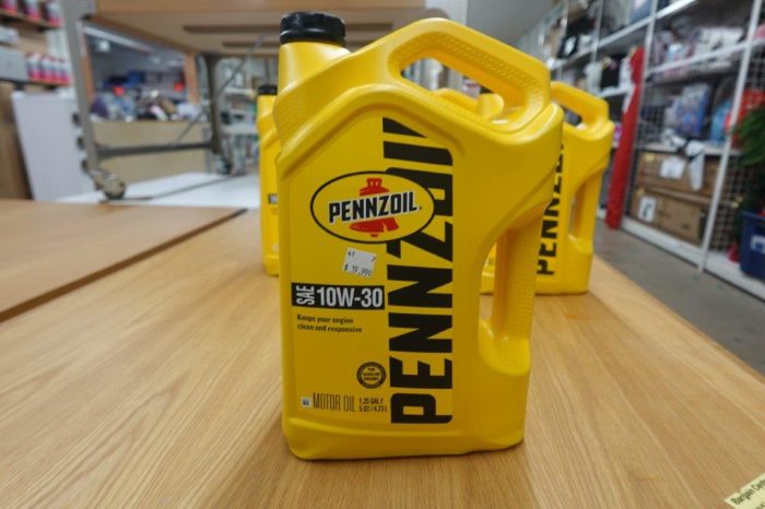 Pennzoil 10W-30 Motor Oil 5 Quart - Image 2