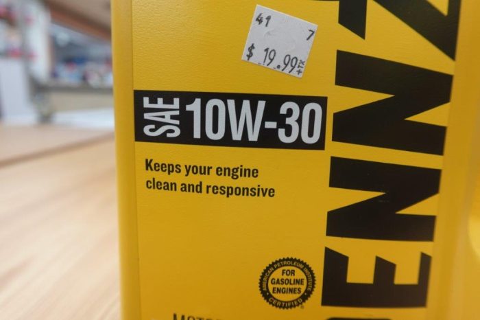 Pennzoil 10W-30 Motor Oil 5 Quart - Image 3