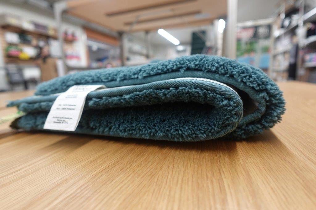 Better Homes & Gardens Ultra Soft Polyester Bath Rug 23 x 39 - Nimbus Blue - Image 4