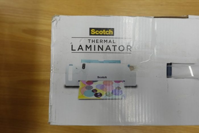 Scotch Craft Thermal Laminator (9" width) with 2 Letter‑Size Pouches - Image 2