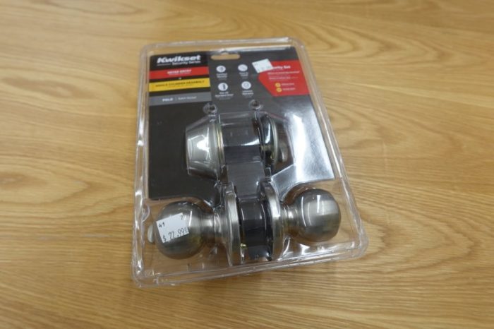 Kwikset Single Cylinder Deadbolt Featuring SmartKey Security - Image 3