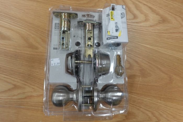 Kwikset Single Cylinder Deadbolt Featuring SmartKey Security - Image 2
