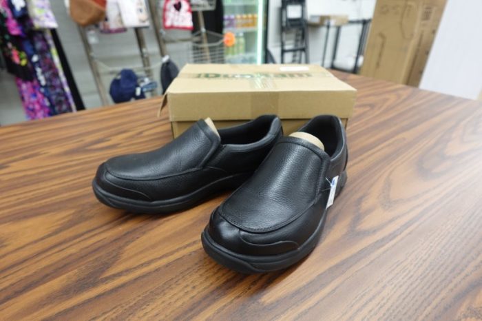 Dunham Men’s size 9 Battery Park Slip-On Waterproof Shoes - Image 4