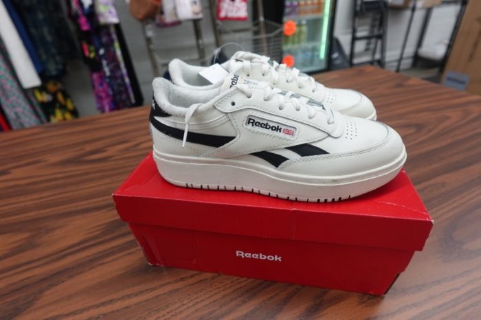 Reebok Women’s Size 6.5 Double Revenge Classic Sneakers - Image 4