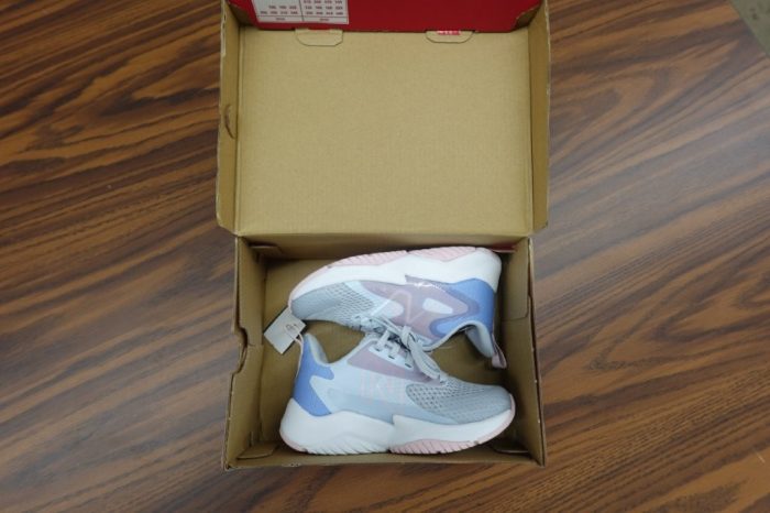 New Balance Kids’ Size 10.5 Rave Run Lace-Up Sneakers - Image 2