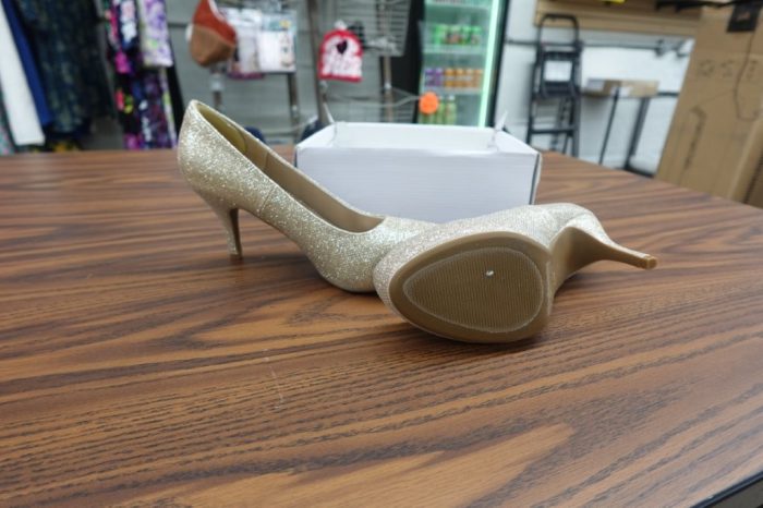 Dream Pairs Women’s Size 8 Luvly Block Heel Sandals - Image 5