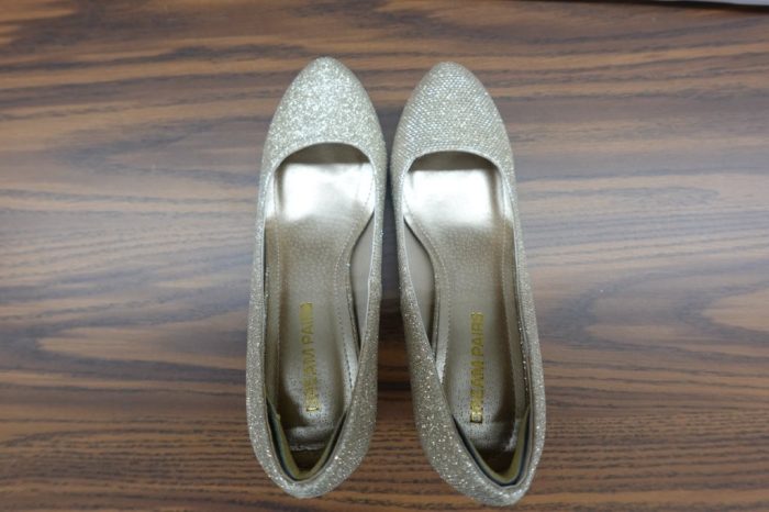 Dream Pairs Women’s Size 8 Luvly Block Heel Sandals - Image 3