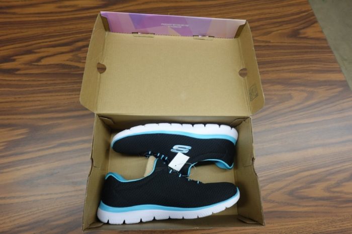 Skechers Women's Size 11 Summits Sneaker - Image 2
