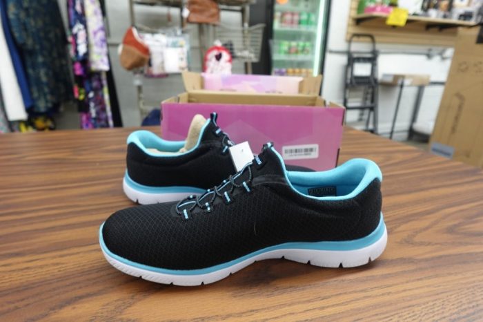 Skechers Women's Size 11 Summits Sneaker - Image 4