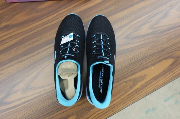 Skechers Women's Size 11 Summits Sneaker - Image 3