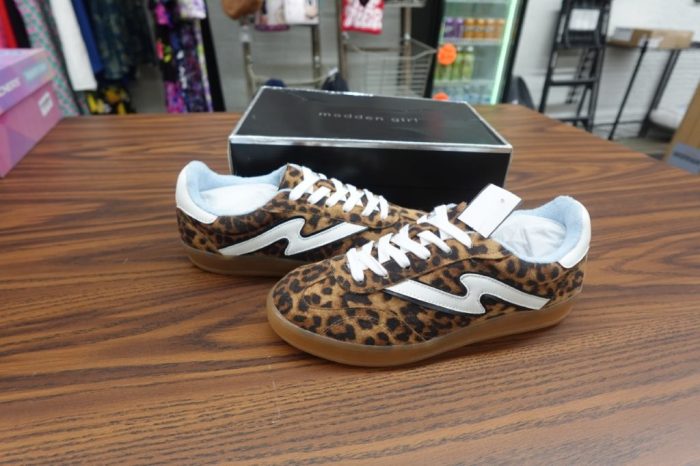 Madden Girl Giia Women's Size 8.5 Lace-Up Low-Top Sneaker - Image 4