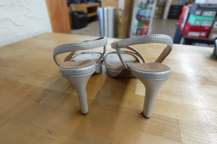 Naturalizer Women's Heeled Sandal Textured Metallic Women's Size 7 - Image 4