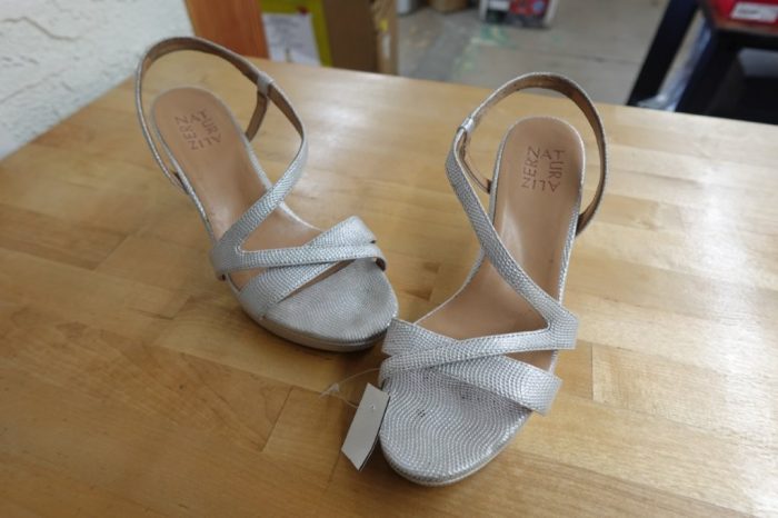 Naturalizer Women's Heeled Sandal Textured Metallic Women's Size 7 - Image 2