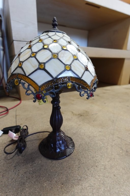 Orinova Tiffany Style Table Lamp with Stained Glass Shade - Image 2