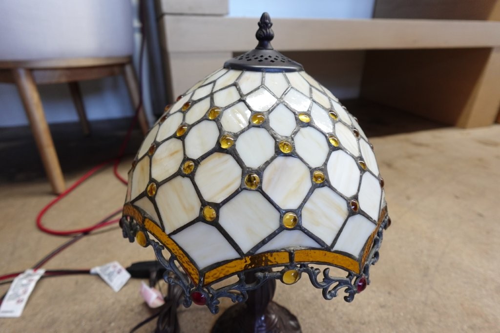 Orinova Tiffany Style Table Lamp with Stained Glass Shade - Image 3