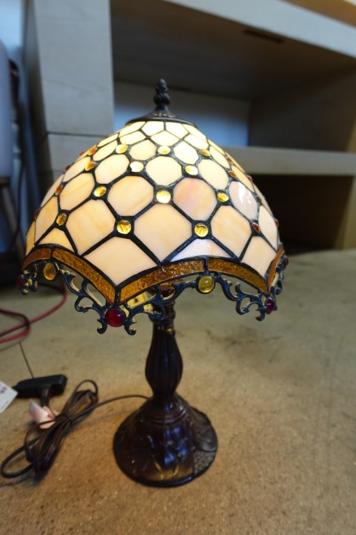 Orinova Tiffany Style Table Lamp with Stained Glass Shade - Image 4