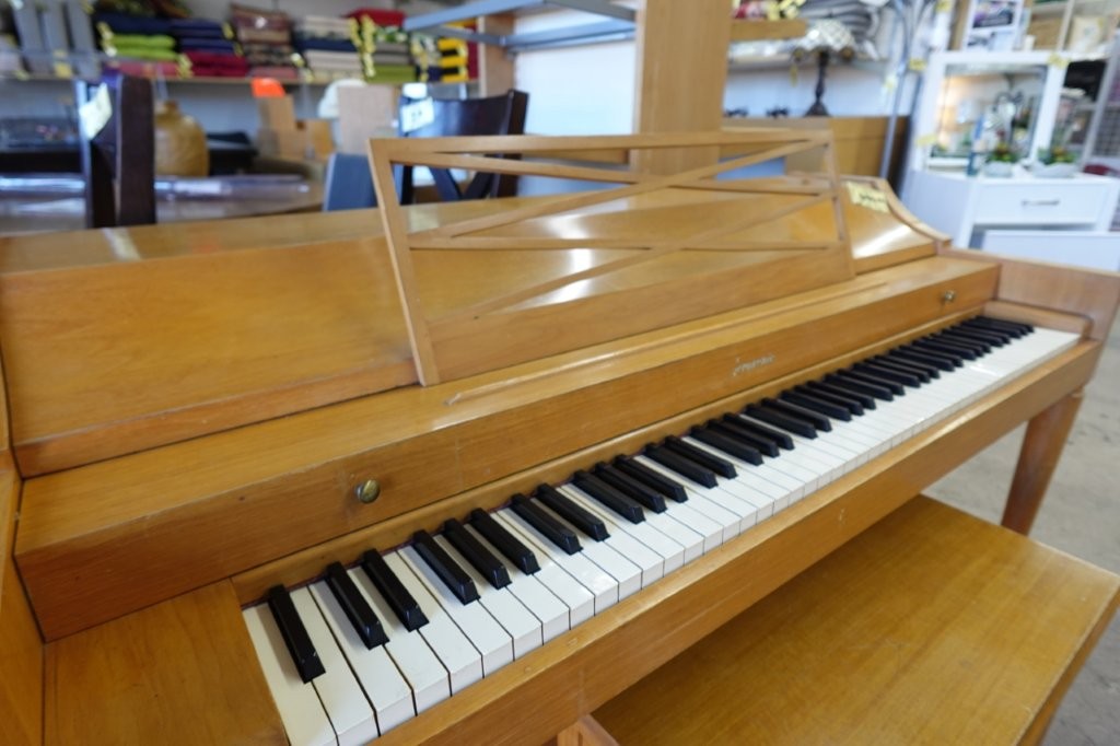 Blonde Baldwin Acrosonic Spinet Upright Piano with Matching Bench (Free Delivery) - Image 5