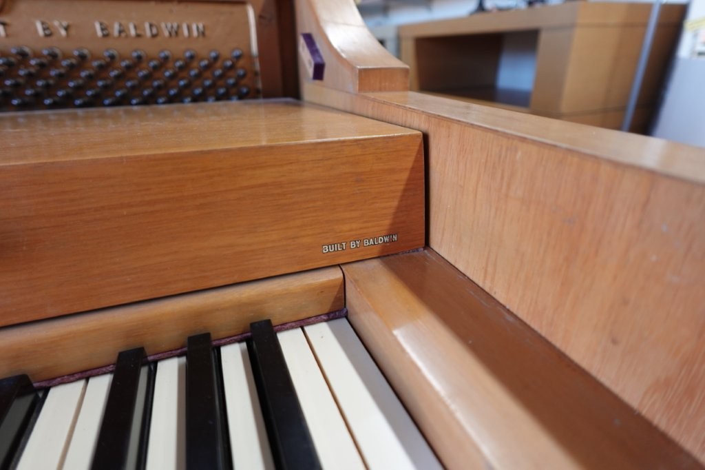 Blonde Baldwin Acrosonic Spinet Upright Piano with Matching Bench (Free Delivery) - Image 10