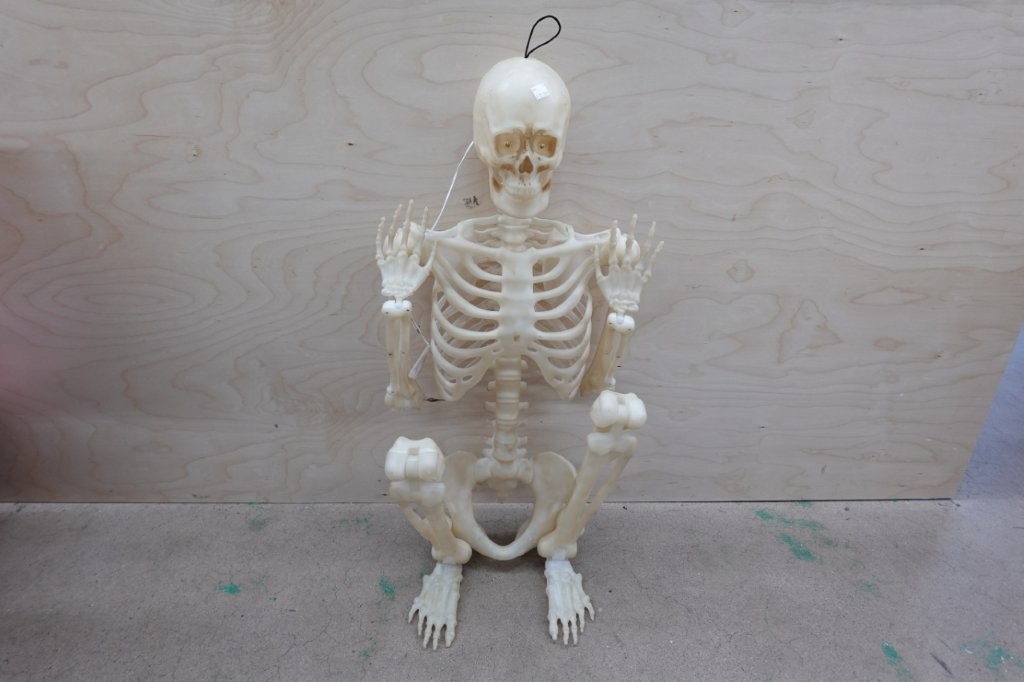 5 ft Faux LED Skeleton Décor - Image 3