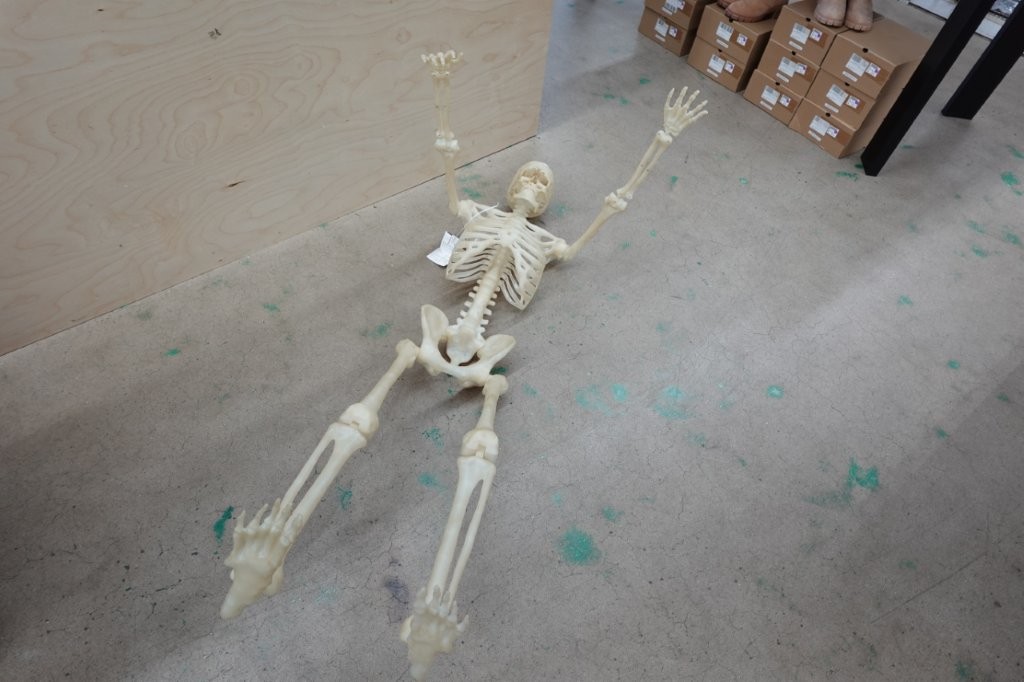 5 ft Faux LED Skeleton Décor - Image 2