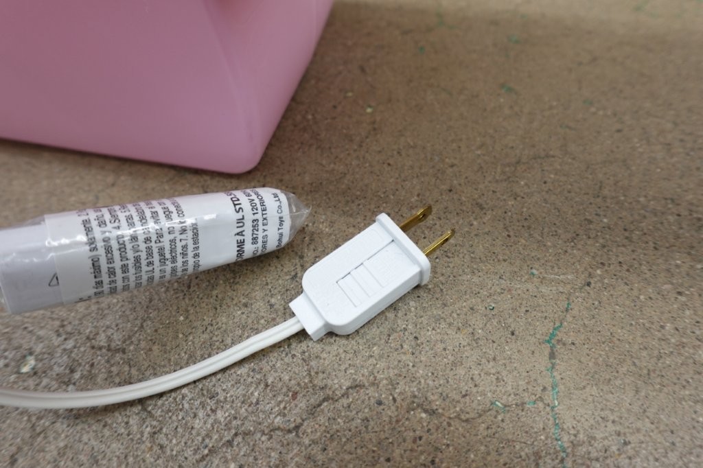 Hello Kitty Lighted Outdoor Décor – Pink, 18.1" - Image 4