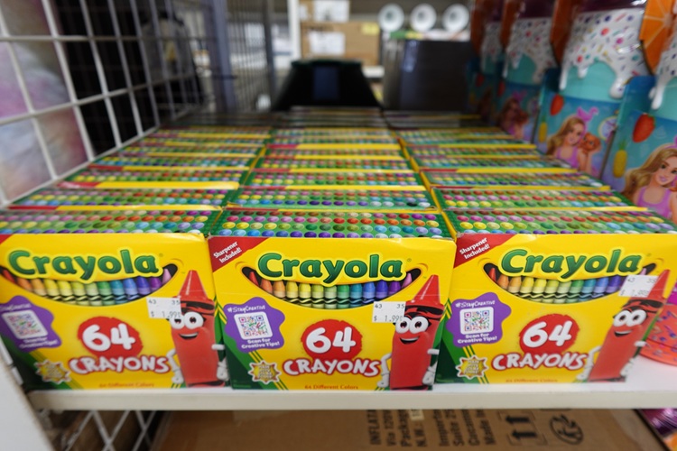 Crayola 64-Count Crayons with Built-In Sharpener - Image 2