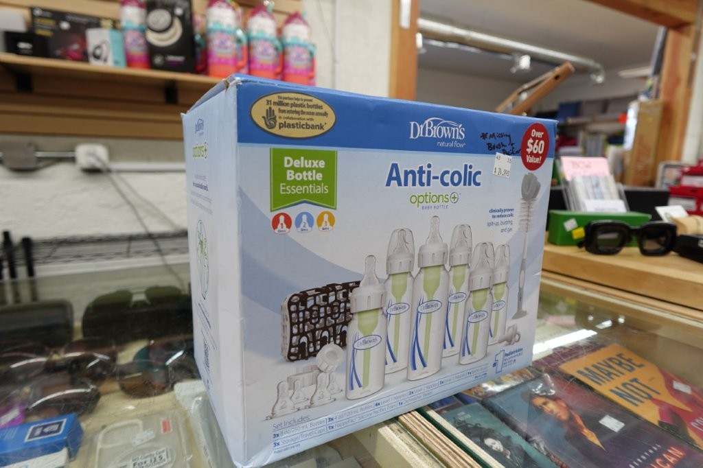 Dr. Brown’s Natural Flow Anti-Colic Deluxe Baby Bottle Gift Set - Image 2