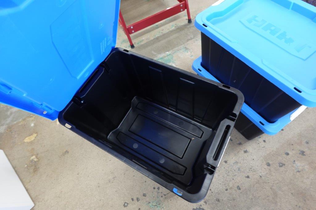 HART 12 Gallon Heavy Duty Latching Plastic Storage Bin (Black Base / Blue Lid) - Image 6