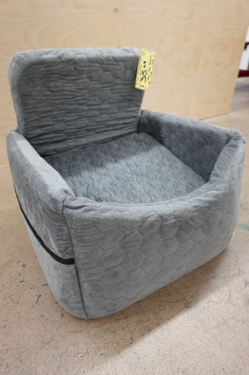 Dog Booster Travel Car Seat for Small/Medium Dogs in Gray - Image 3