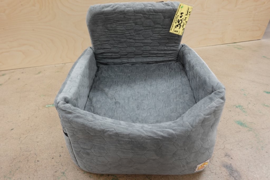 Dog Booster Travel Car Seat for Small/Medium Dogs in Gray - Image 4