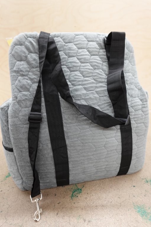 Dog Booster Travel Car Seat for Small/Medium Dogs in Gray - Image 6