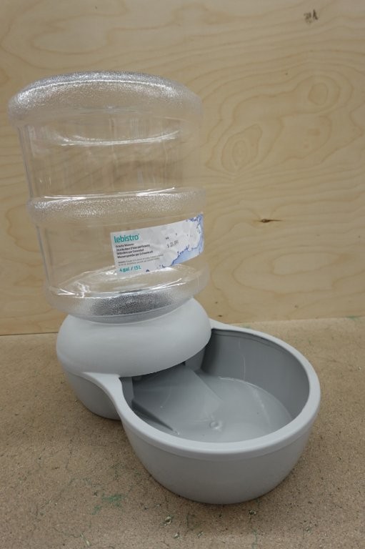 Petmate 64-Cup Le Bistro Plastic Pet Waterer Dog Water Bowl - Image 2