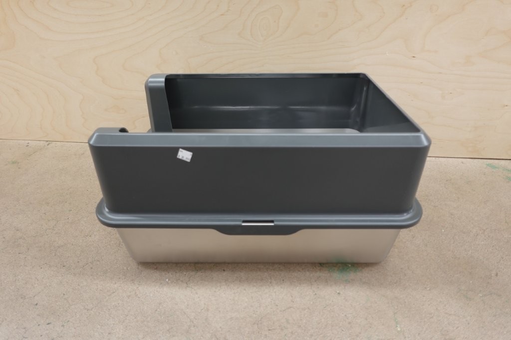 XL Enclosed Stainless Steel Cat Litter Box with Lid & Scoop - Image 4