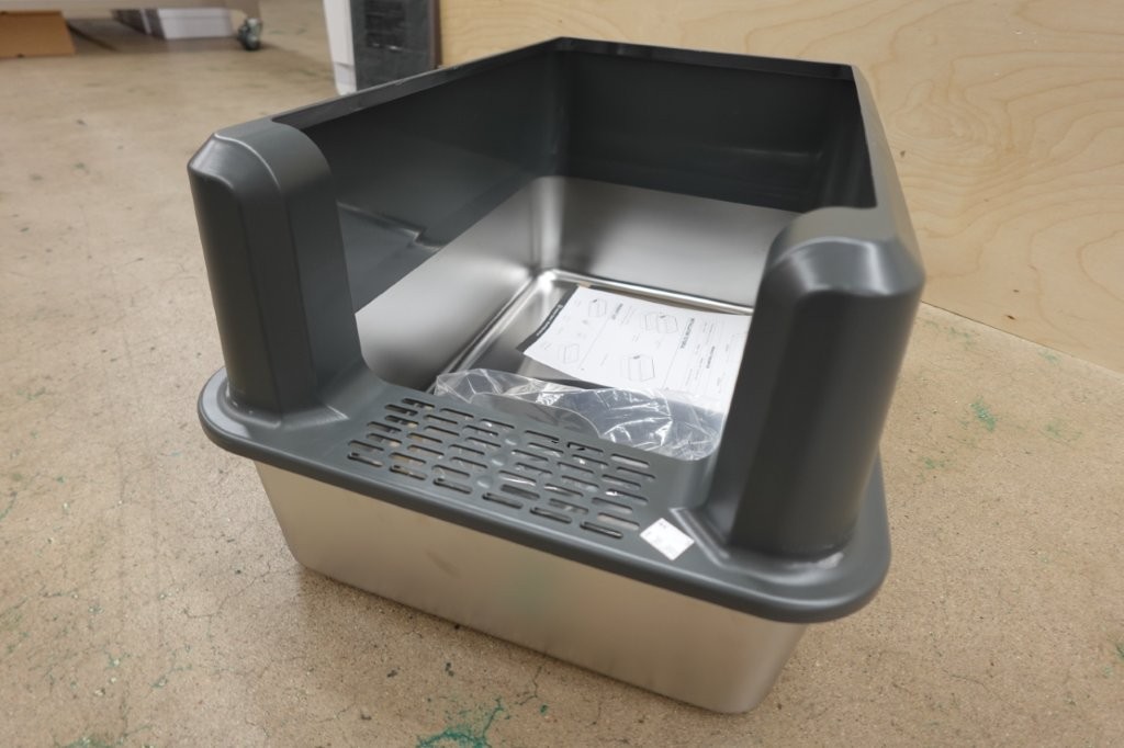 XL Enclosed Stainless Steel Cat Litter Box with Lid & Scoop - Image 6