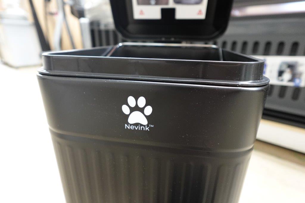 Outdoor Dog Waste Trash Can with Lid12L/3.2Gal in Black - Image 3