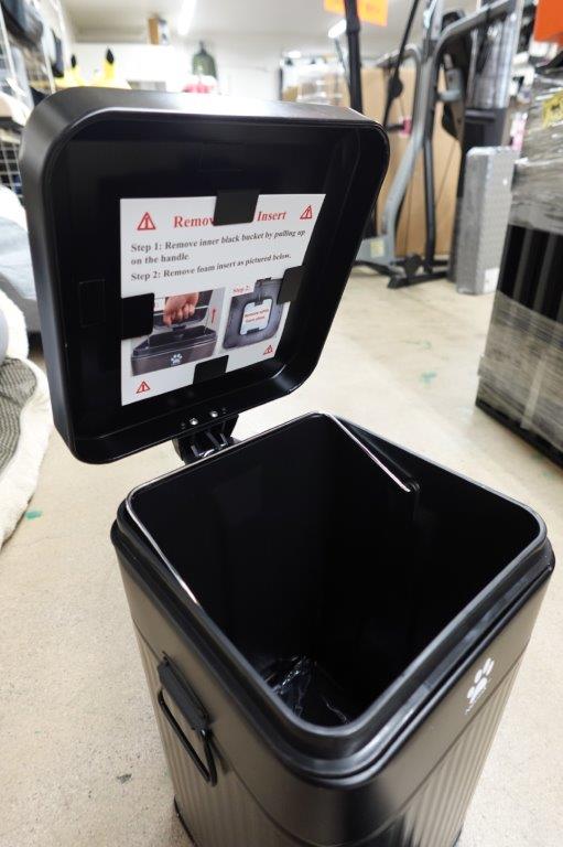 Outdoor Dog Waste Trash Can with Lid12L/3.2Gal in Black - Image 4