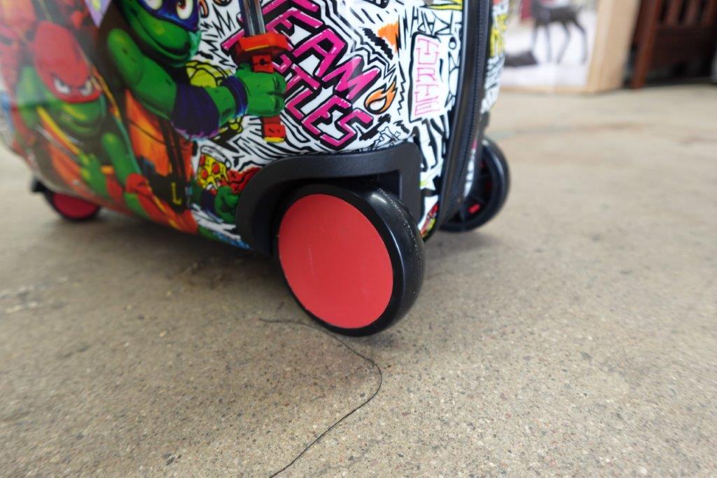 Nickelodeon Teenage Mutant Ninja Turtles Four Some Boys Ride On Luggage Red - Image 4