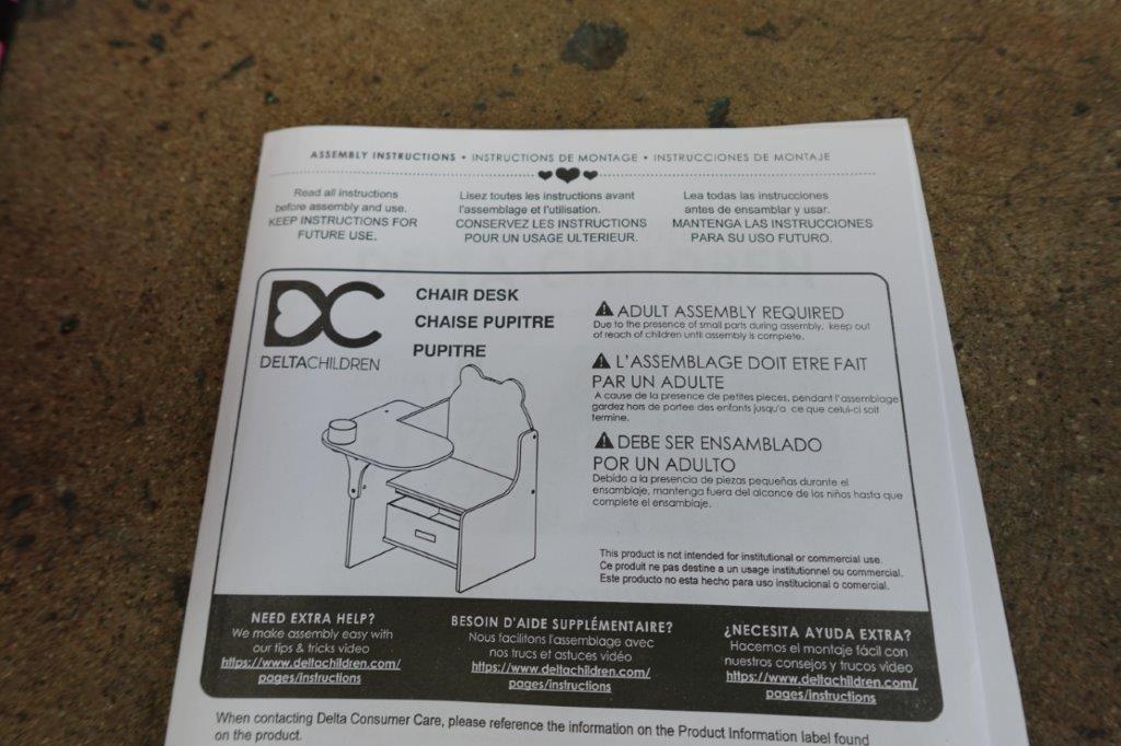 Disney Minnie Mouse Chair Desk with Storage Bin by Delta Children - Pink - Image 7